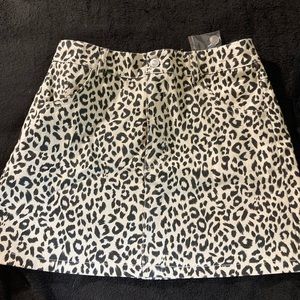 cheetah skirt with front pockets good length